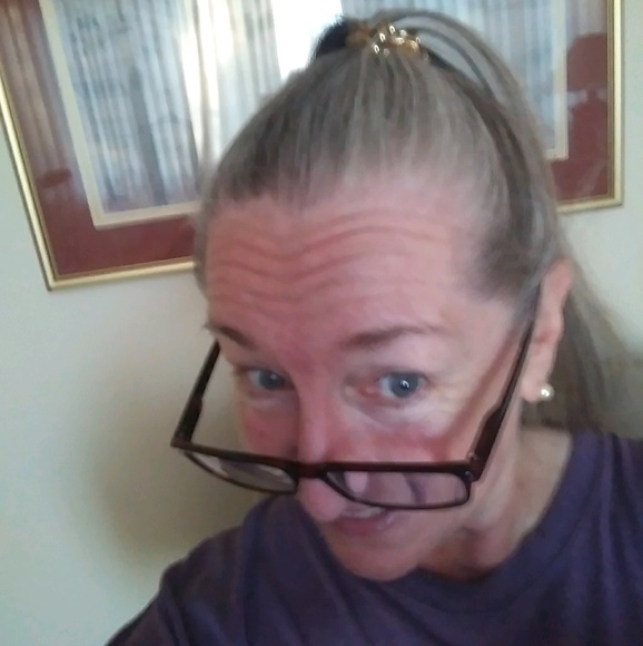 Meet your Posher, Lora - Picture 1 of 1